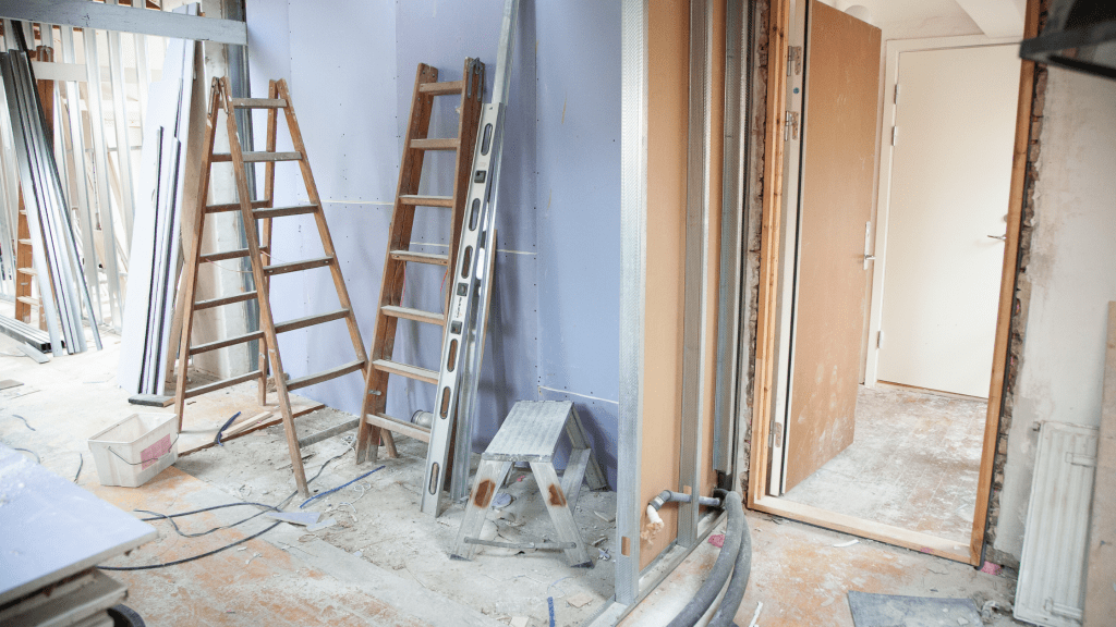 Why You Need to Vacate When Adding a Second Storey to Your House with 32 Degrees Building
